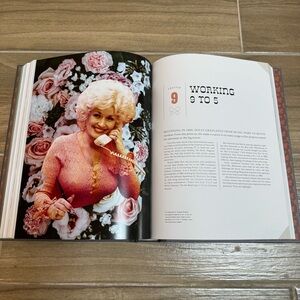 Dolly Parton Songteller Book